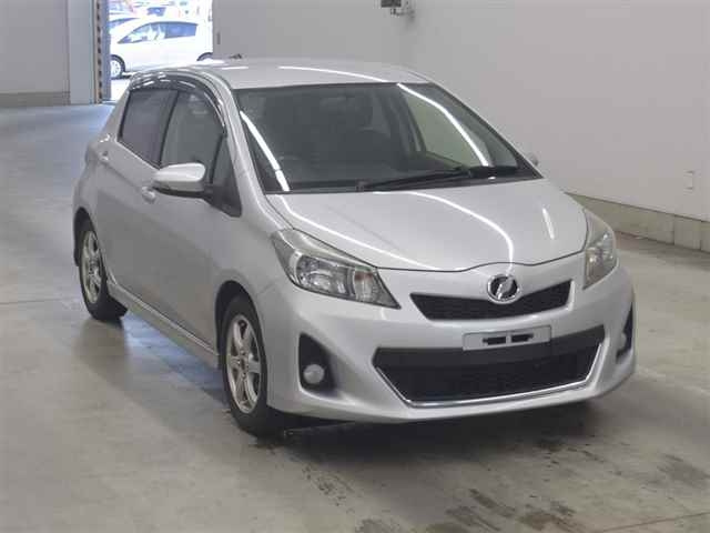 TOYOTA VITZ — фото