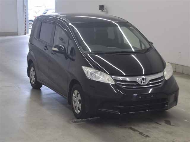 HONDA FREED — фото
