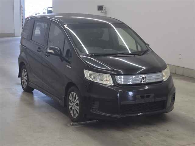 HONDA FREED — фото
