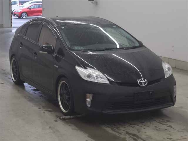 TOYOTA PRIUS — фото