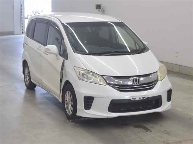 HONDA FREED — фото