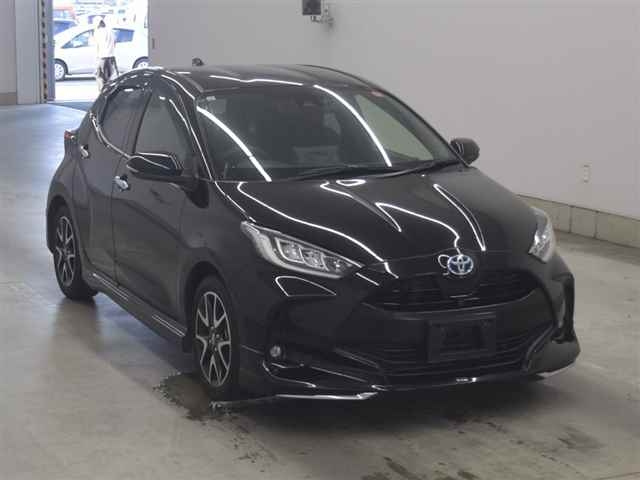 TOYOTA YARIS — фото
