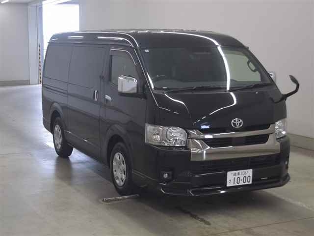 TOYOTA HIACE — фото