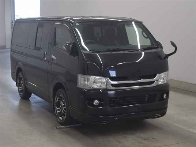TOYOTA HIACE — фото