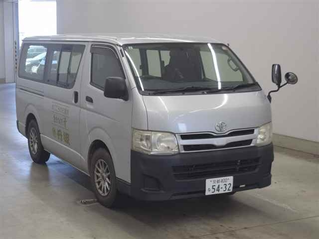 TOYOTA HIACE — фото