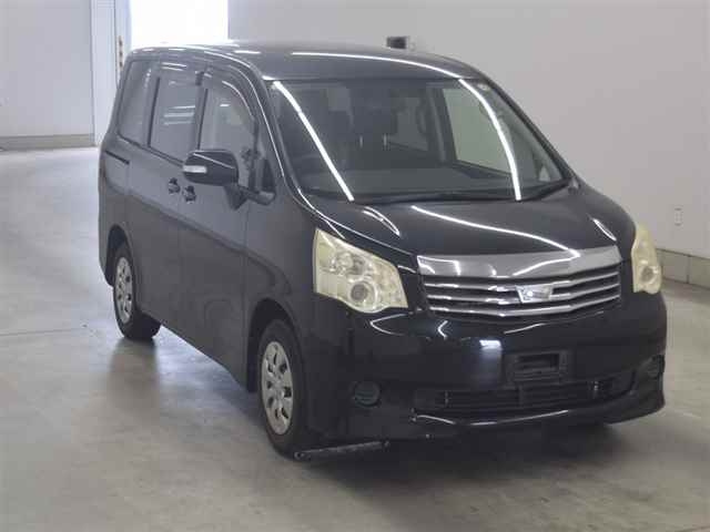 TOYOTA NOAH — фото