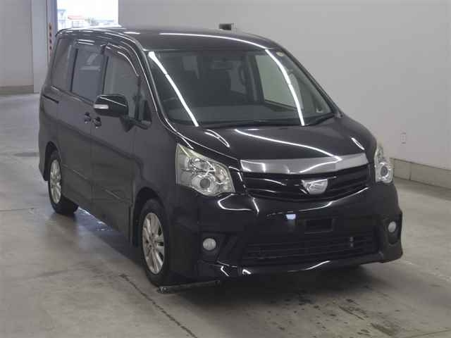 TOYOTA NOAH — фото