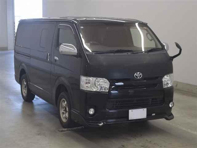 TOYOTA HIACE — фото
