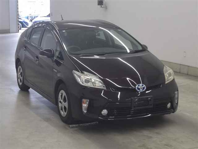 TOYOTA PRIUS — фото