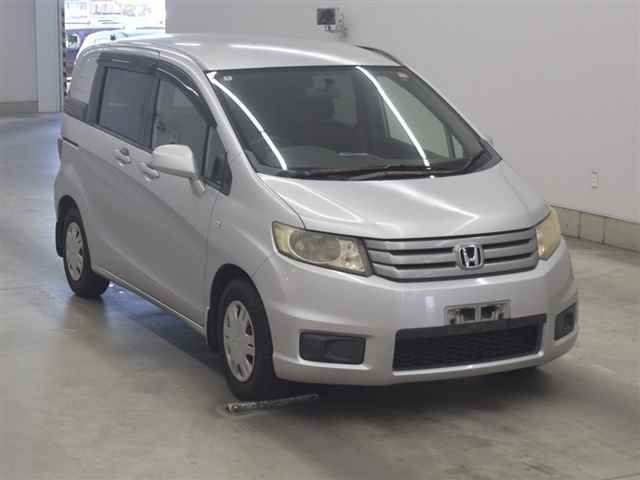 HONDA FREED — фото