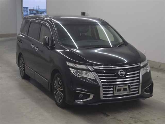 NISSAN ELGRAND — фото