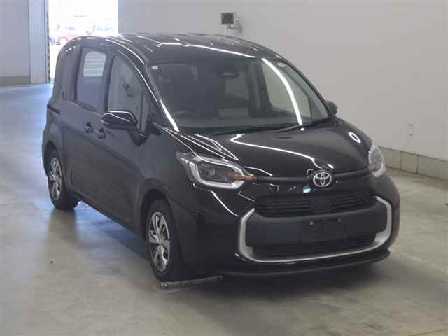 TOYOTA SIENTA — фото