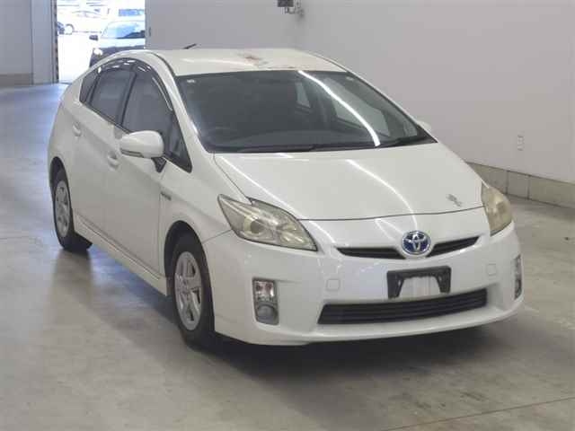 TOYOTA PRIUS — фото