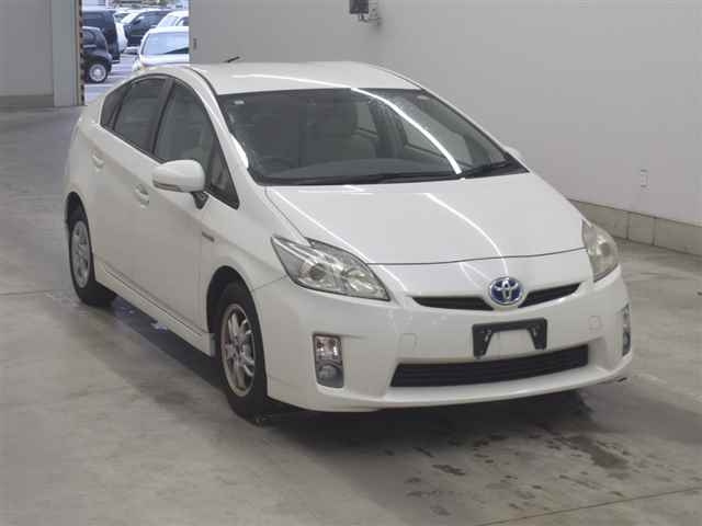 TOYOTA PRIUS — фото