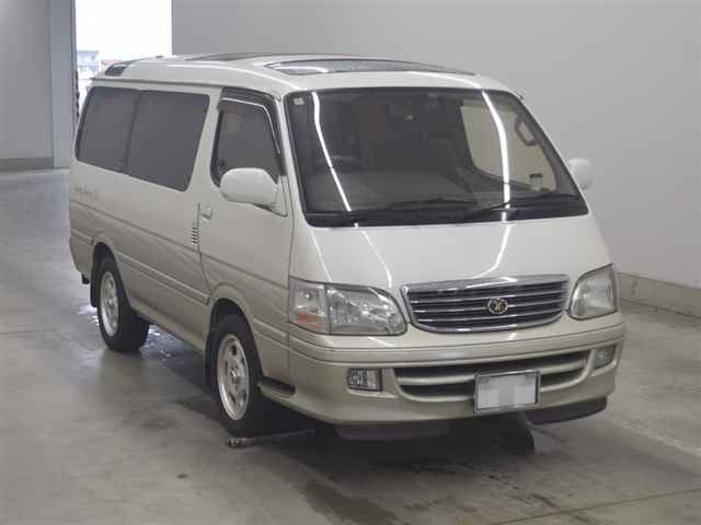TOYOTA HIACE — фото