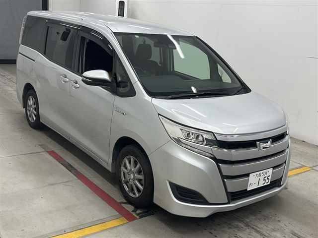 TOYOTA NOAH — фото