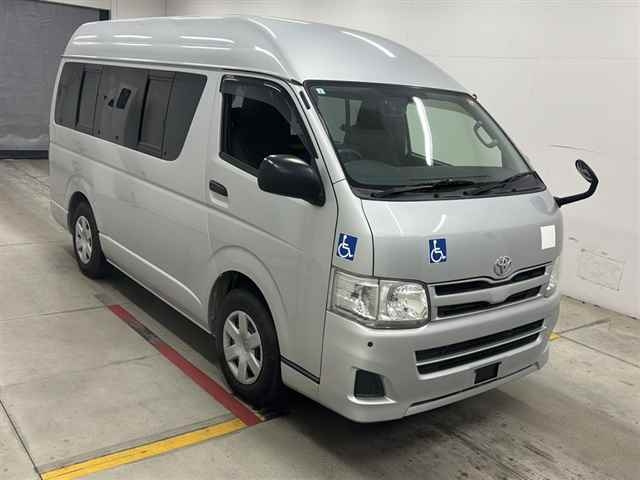 TOYOTA HIACE — фото