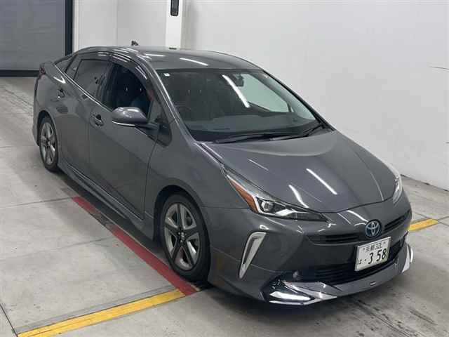 TOYOTA PRIUS — фото