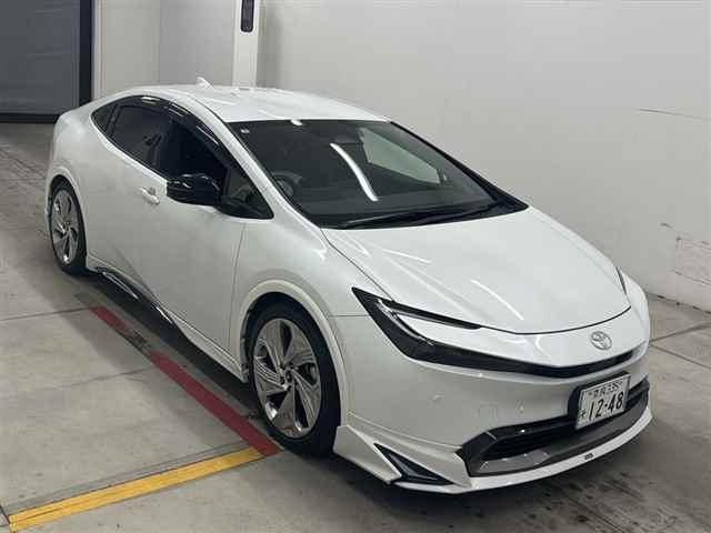TOYOTA PRIUS — фото