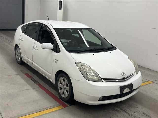 TOYOTA PRIUS — фото