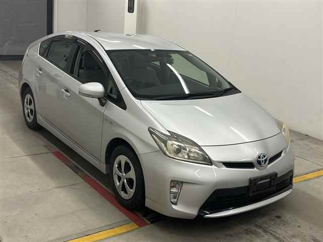 TOYOTA PRIUS — фото
