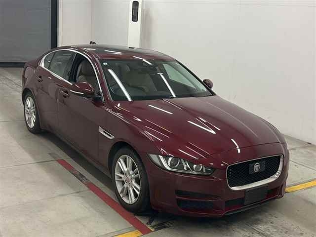 JAGUAR XE — фото