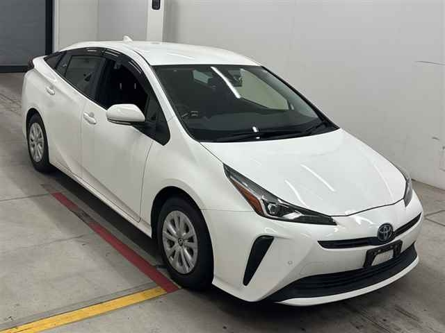TOYOTA PRIUS — фото