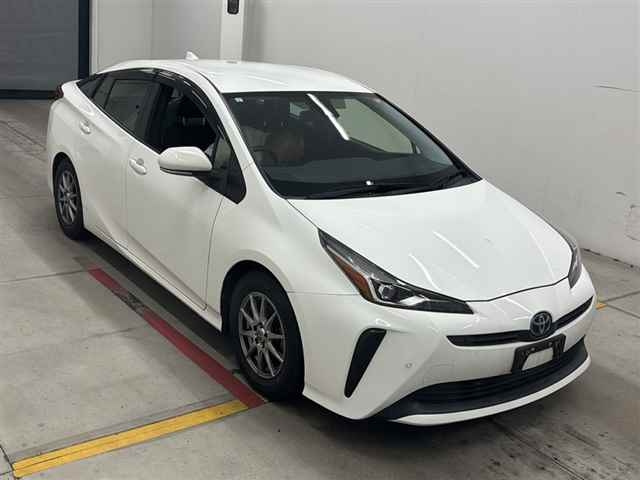TOYOTA PRIUS — фото