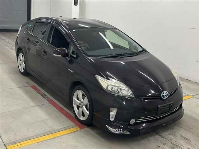 TOYOTA PRIUS — фото