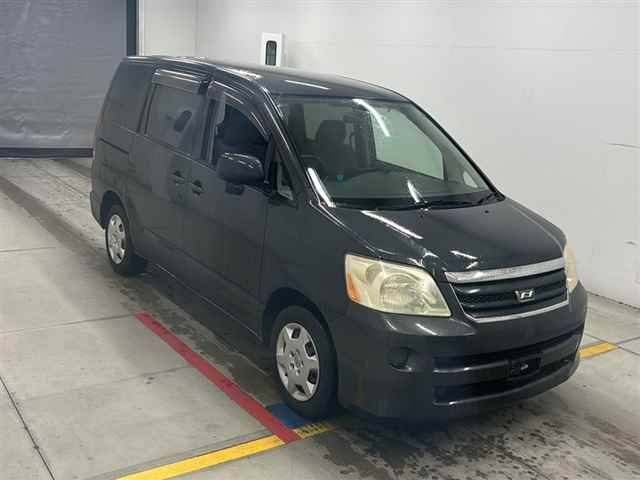 TOYOTA NOAH — фото