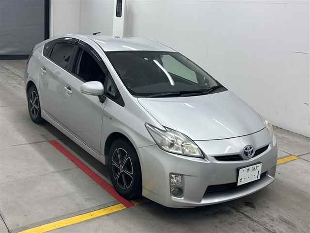 TOYOTA PRIUS — фото