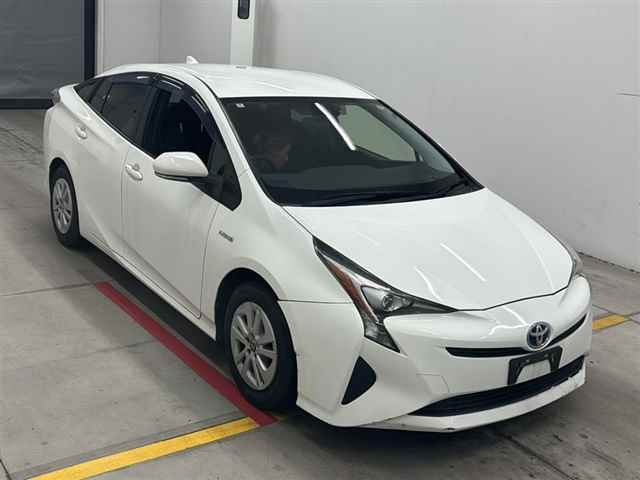 TOYOTA PRIUS — фото