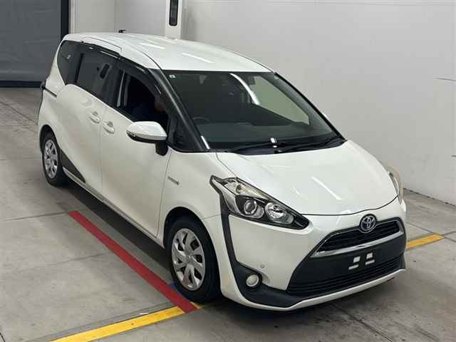 TOYOTA SIENTA — фото