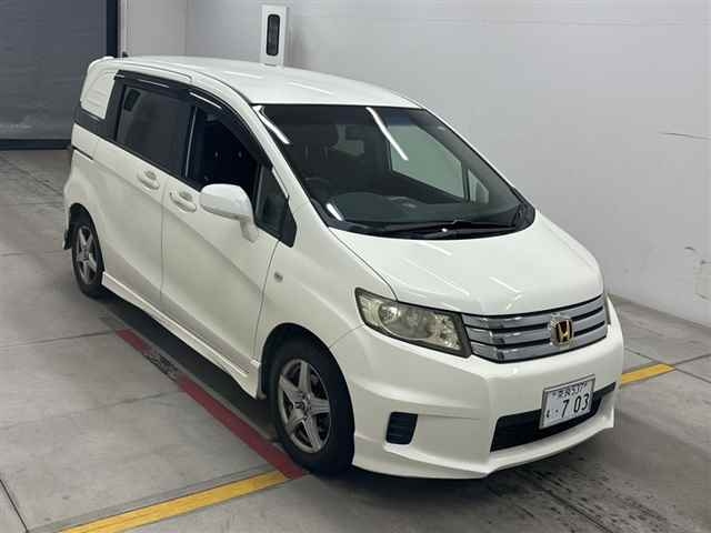 HONDA FREED — фото