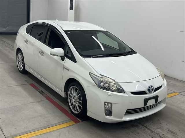 TOYOTA PRIUS — фото