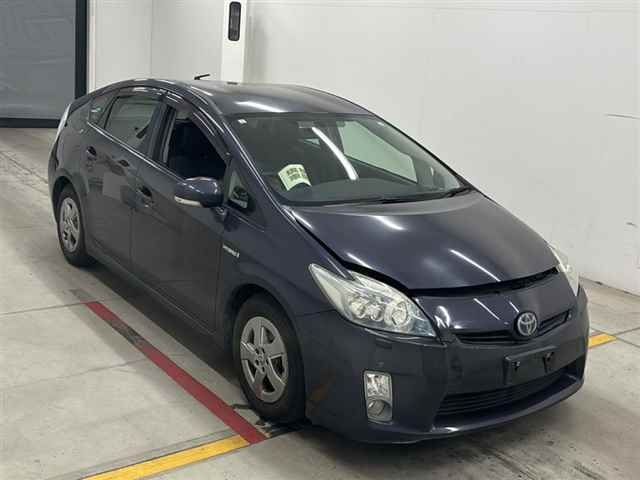 TOYOTA PRIUS — фото