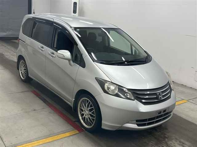 HONDA FREED — фото