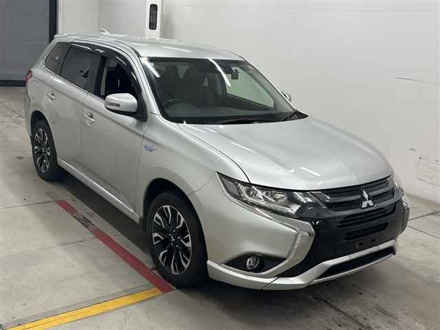 MITSUBISHI OUTLANDER — фото