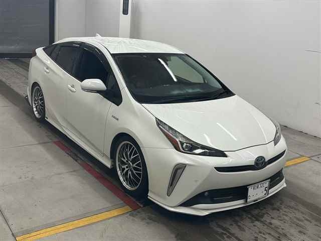 TOYOTA PRIUS — фото