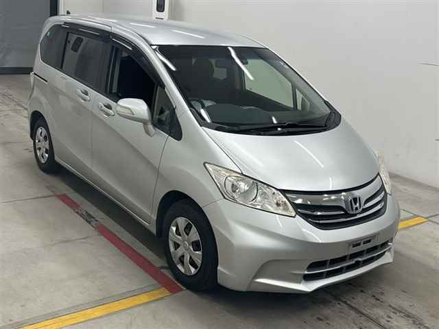 HONDA FREED — фото