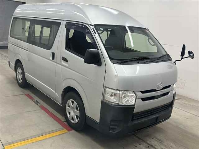 TOYOTA HIACE — фото