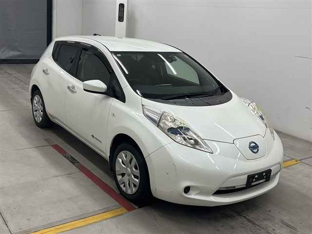 NISSAN LEAF — фото