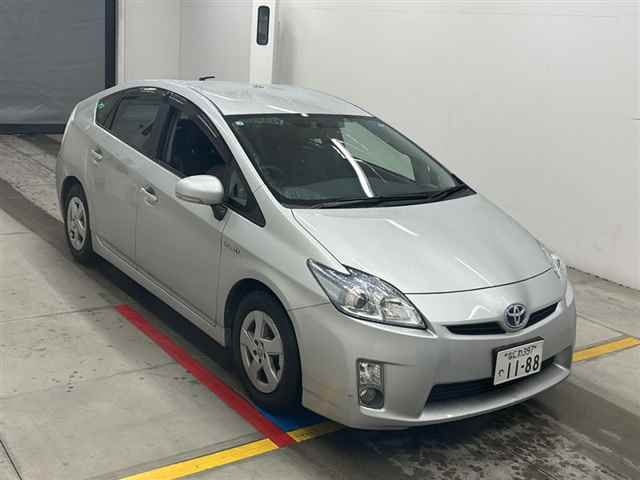 TOYOTA PRIUS — фото