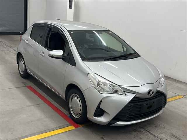 TOYOTA VITZ — фото