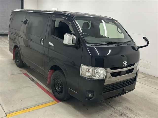 TOYOTA HIACE — фото
