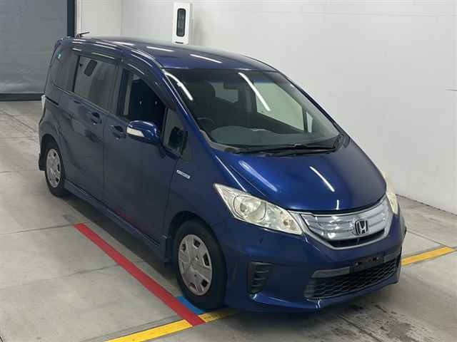 HONDA FREED — фото