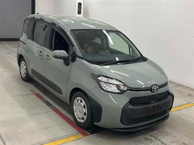 TOYOTA SIENTA — фото