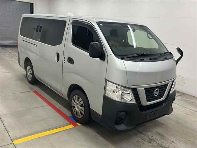 NISSAN CARAVAN — фото