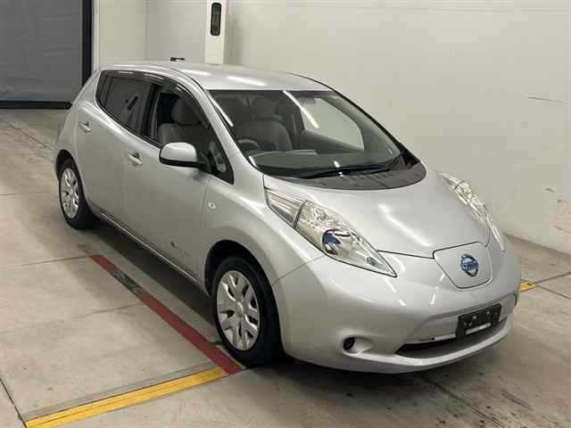 NISSAN LEAF — фото