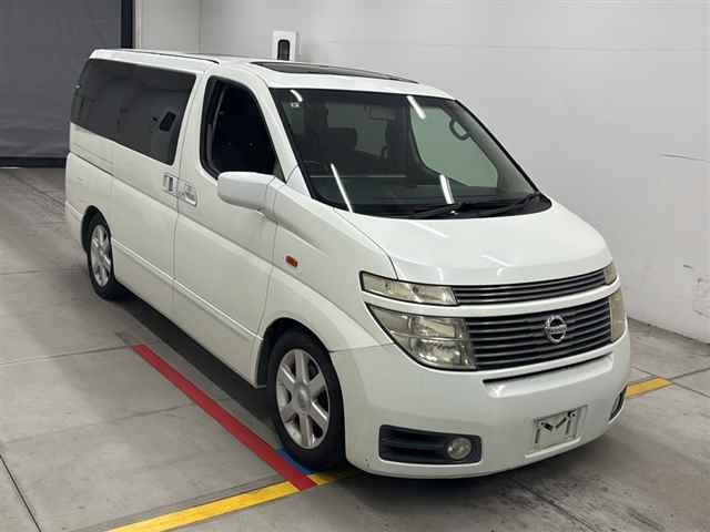 NISSAN ELGRAND — фото